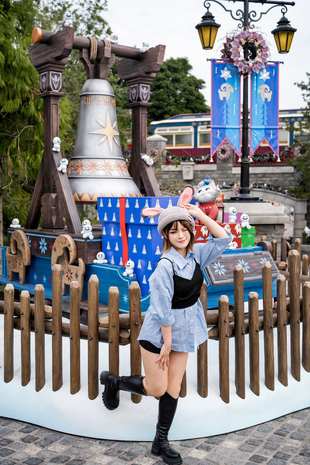 Hong Kong Disneyland Couple Photography Family Photos | Hong Kong Disneyland Photo Shooting