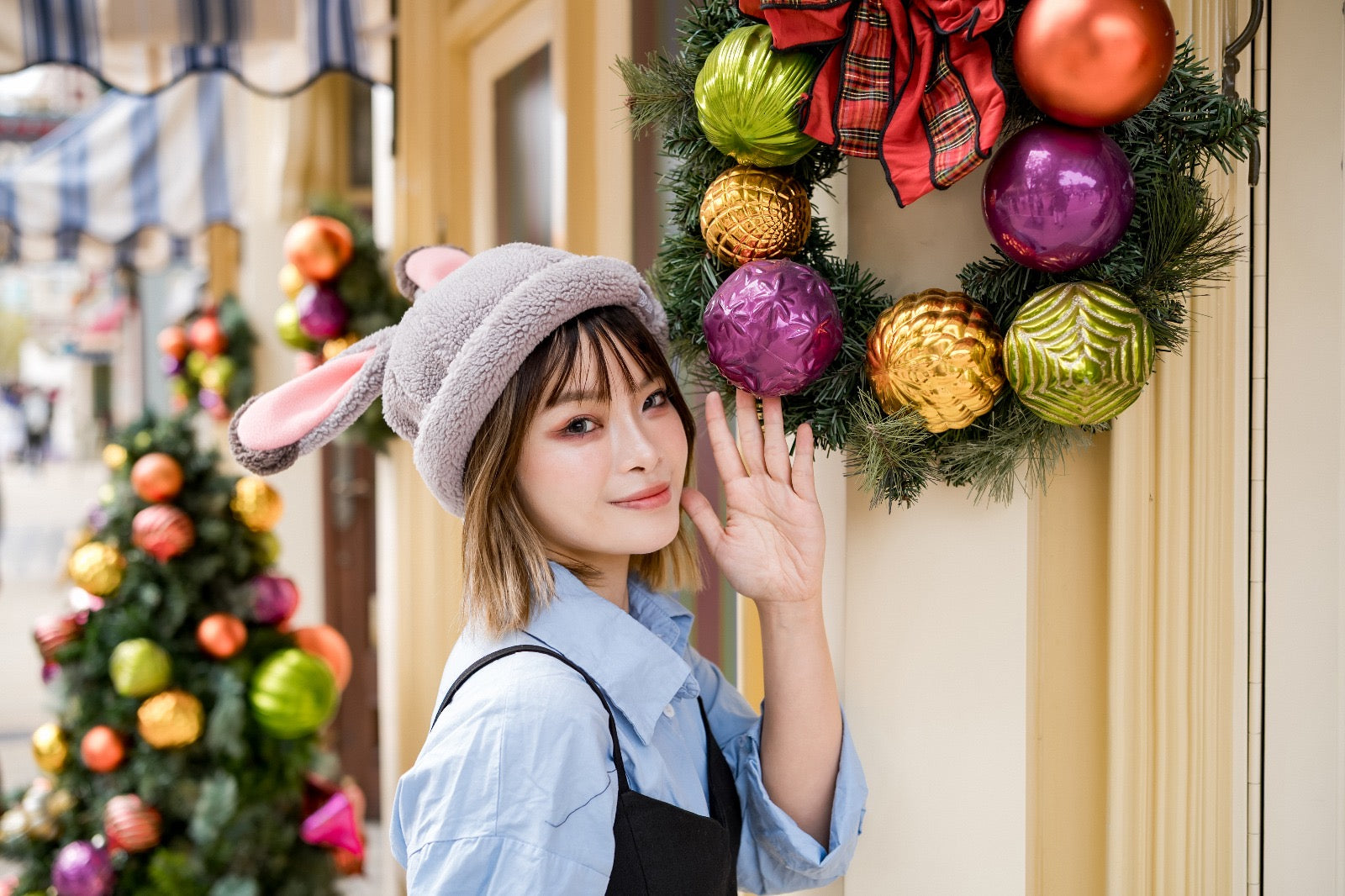 Hong Kong Disneyland Couple Photography Family Photos | Hong Kong Disneyland Photo Shooting