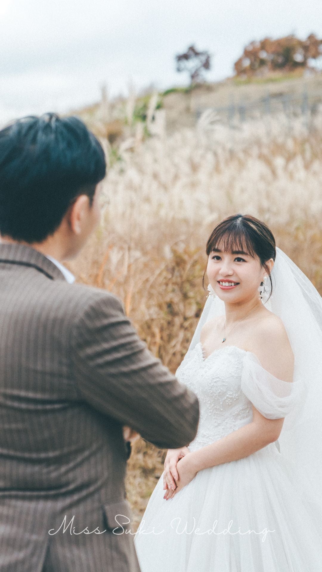 婚禮新娘婚紗，香港婚紗店，婚紗租借，香港婚紗租借，香港婚紗店推薦，新娘婚紗租借，新娘婚紗租借價錢，輕婚紗推薦，輕婚紗價錢，拖尾婚紗，魚尾婚紗，婚紗店推薦，觀塘婚紗店，婚紗禮服租借價錢，媽媽衫，奶奶衫，婚禮服裝，婚紗店推介，新娘晚裝價錢，A line晚裝，晚裝推薦，宴會晚裝推介，新娘婚紗，婚紗攝影，平腳婚紗，婚紗頭紗，婚紗店香港，婚紗租借推薦，婚紗租借推介，婚紗租借費用，婚紗租借推薦香港，組婚紗幾錢，組婚紗香港