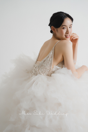 婚禮新娘婚紗，香港婚紗店，婚紗租借，香港婚紗租借，香港婚紗店推薦，新娘婚紗租借，新娘婚紗租借價錢，輕婚紗推薦，輕婚紗價錢，拖尾婚紗，魚尾婚紗，婚紗店推薦，觀塘婚紗店，婚紗禮服租借價錢，媽媽衫，奶奶衫，婚禮服裝，婚紗店推介，新娘晚裝價錢，A line晚裝，晚裝推薦，宴會晚裝推介，新娘婚紗，婚紗攝影，平腳婚紗，婚紗頭紗，婚紗店香港，婚紗租借推薦，婚紗租借推介，婚紗租借費用，婚紗租借推薦香港，組婚紗幾錢，組婚紗香港
