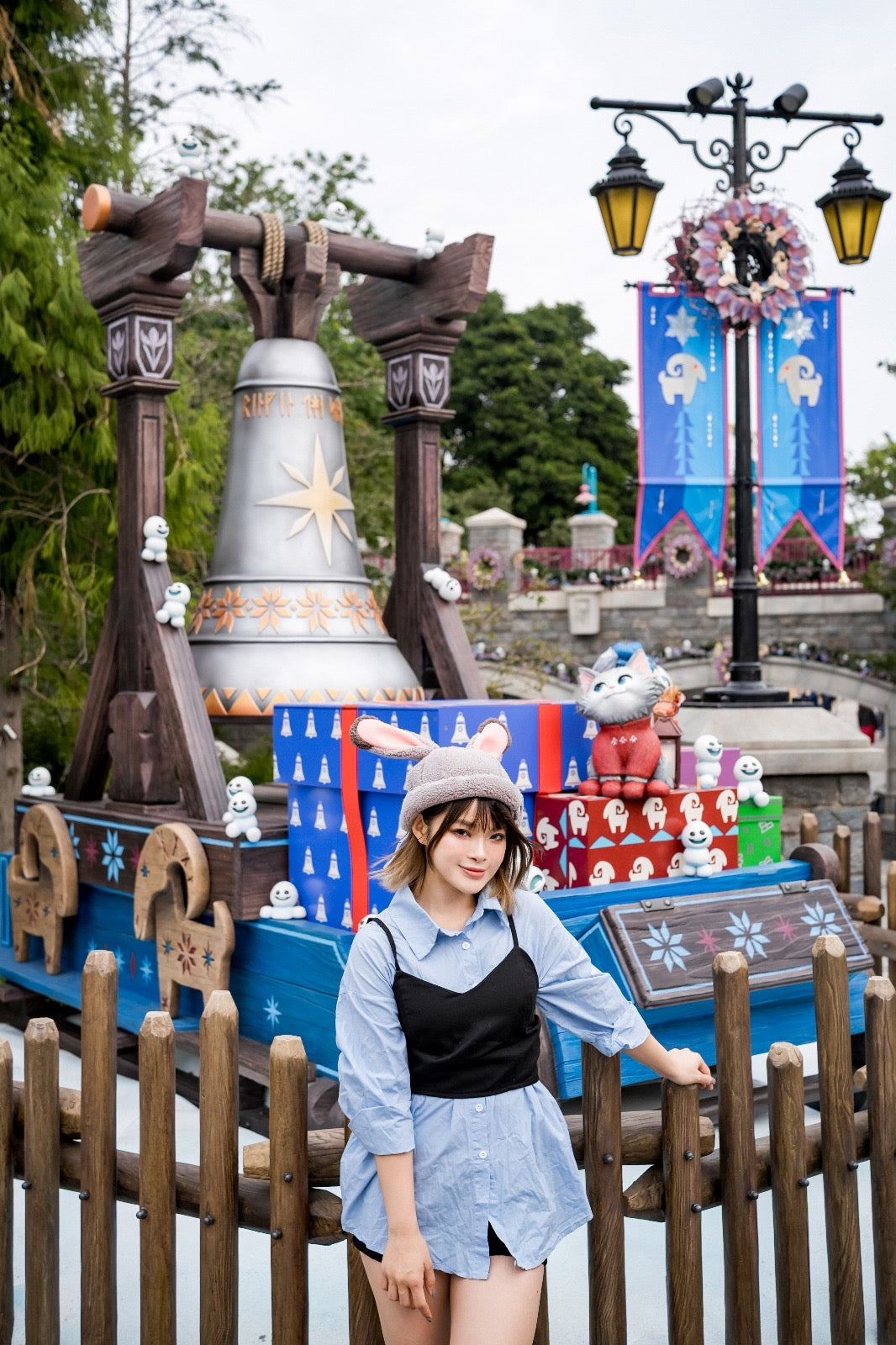 Hong Kong Disneyland Couple Photography Family Photos | Hong Kong Disneyland Photo Shooting