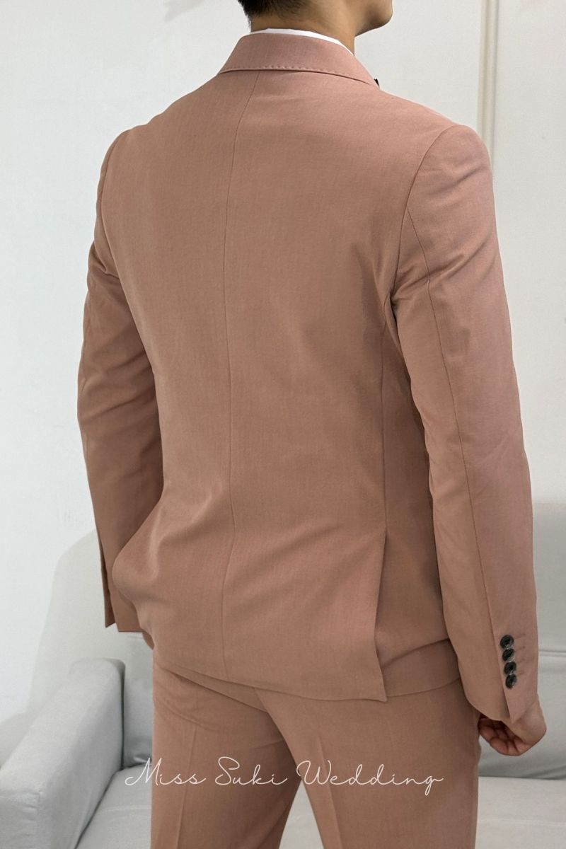 香港禮服，香港禮服店，香港禮服租借，香港西裝店，香港西裝男，香港西裝推薦，香港西裝外套，男西裝外套，男西裝全套，婚禮新郎西裝，新郎西裝推薦，新郎西裝租借，新郎西裝穿搭，新郎西裝穿搭，新郎西裝價格，新郎西裝幾套，結婚禮服男，男結婚禮服，結婚衣服，結婚衣著