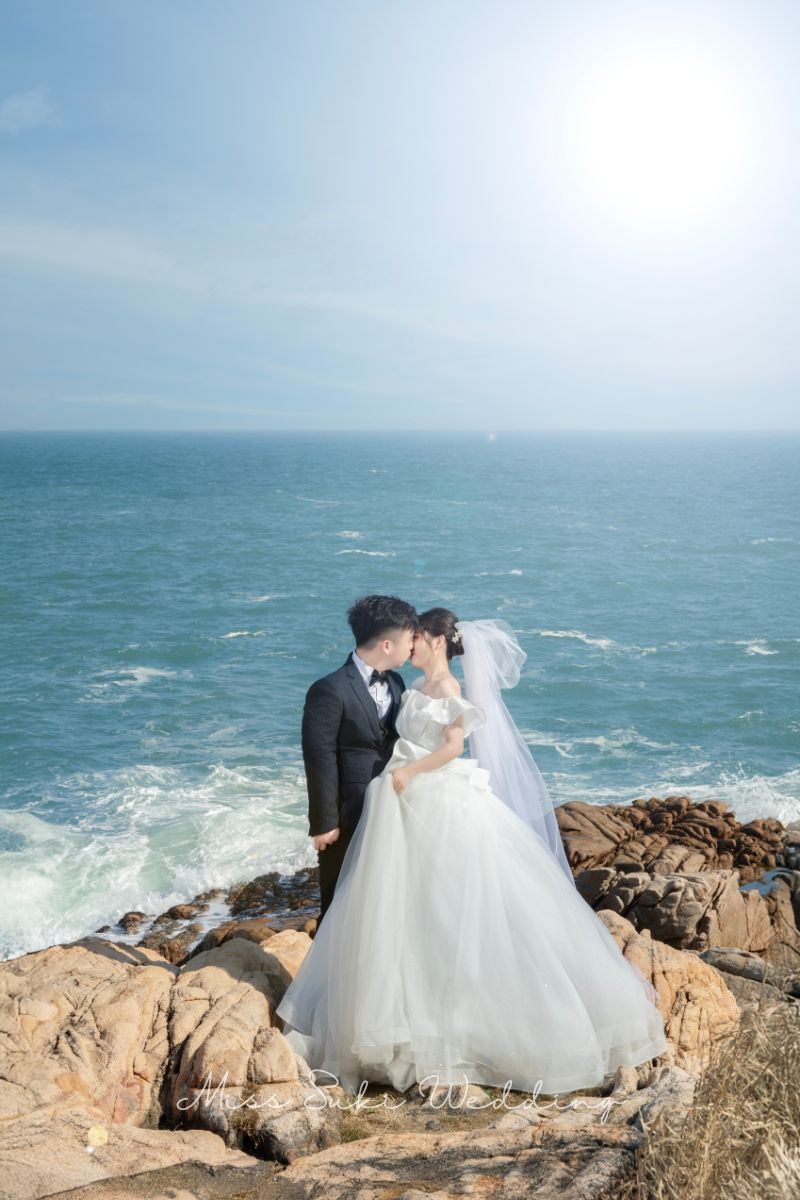 婚禮新娘婚紗，香港婚紗店，婚紗租借，香港婚紗租借，香港婚紗店推薦，新娘婚紗租借，新娘婚紗租借價錢，輕婚紗推薦，輕婚紗價錢，拖尾婚紗，魚尾婚紗，婚紗店推薦，觀塘婚紗店，婚紗禮服租借價錢，媽媽衫，奶奶衫，婚禮服裝，婚紗店推介，新娘晚裝價錢，A line晚裝，晚裝推薦，宴會晚裝推介，新娘婚紗，婚紗攝影，平腳婚紗，婚紗頭紗，婚紗店香港，婚紗租借推薦，婚紗租借推介，婚紗租借費用，婚紗租借推薦香港，組婚紗幾錢，組婚紗香港