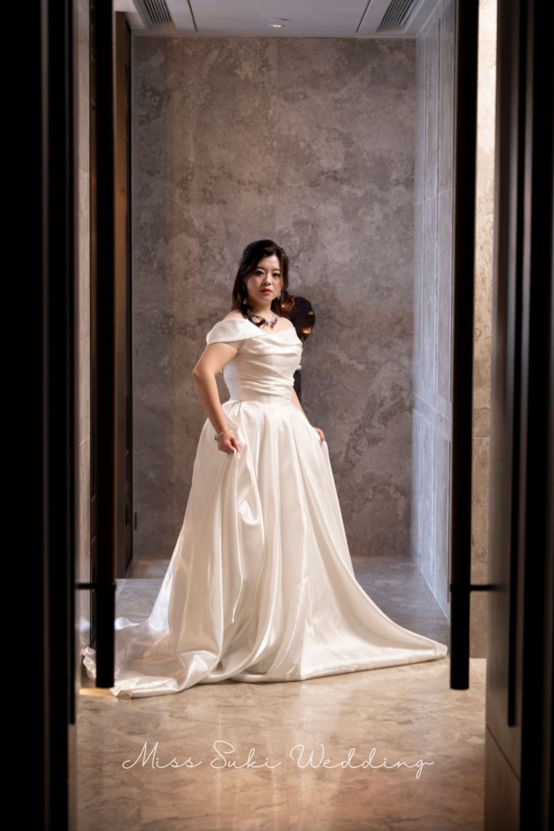 婚禮新娘婚紗，香港婚紗店，婚紗租借，香港婚紗租借，香港婚紗店推薦，新娘婚紗租借，新娘婚紗租借價錢，輕婚紗推薦，輕婚紗價錢，拖尾婚紗，魚尾婚紗，婚紗店推薦，觀塘婚紗店，婚紗禮服租借價錢，媽媽衫，奶奶衫，婚禮服裝，婚紗店推介，新娘晚裝價錢，A line晚裝，晚裝推薦，宴會晚裝推介，新娘婚紗，婚紗攝影，平腳婚紗，婚紗頭紗，婚紗店香港，婚紗租借推薦，婚紗租借推介，婚紗租借費用，婚紗租借推薦香港，組婚紗幾錢，組婚紗香港