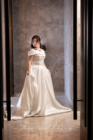 婚禮新娘婚紗，香港婚紗店，婚紗租借，香港婚紗租借，香港婚紗店推薦，新娘婚紗租借，新娘婚紗租借價錢，輕婚紗推薦，輕婚紗價錢，拖尾婚紗，魚尾婚紗，婚紗店推薦，觀塘婚紗店，婚紗禮服租借價錢，媽媽衫，奶奶衫，婚禮服裝，婚紗店推介，新娘晚裝價錢，A line晚裝，晚裝推薦，宴會晚裝推介，新娘婚紗，婚紗攝影，平腳婚紗，婚紗頭紗，婚紗店香港，婚紗租借推薦，婚紗租借推介，婚紗租借費用，婚紗租借推薦香港，組婚紗幾錢，組婚紗香港
