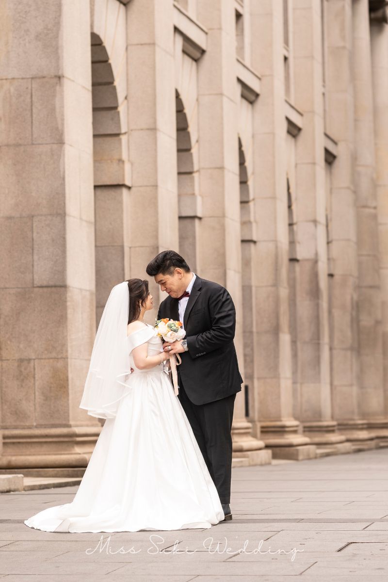 婚禮新娘婚紗，香港婚紗店，婚紗租借，香港婚紗租借，香港婚紗店推薦，新娘婚紗租借，新娘婚紗租借價錢，輕婚紗推薦，輕婚紗價錢，拖尾婚紗，魚尾婚紗，婚紗店推薦，觀塘婚紗店，婚紗禮服租借價錢，媽媽衫，奶奶衫，婚禮服裝，婚紗店推介，新娘晚裝價錢，A line晚裝，晚裝推薦，宴會晚裝推介，新娘婚紗，婚紗攝影，平腳婚紗，婚紗頭紗，婚紗店香港，婚紗租借推薦，婚紗租借推介，婚紗租借費用，婚紗租借推薦香港，組婚紗幾錢，組婚紗香港