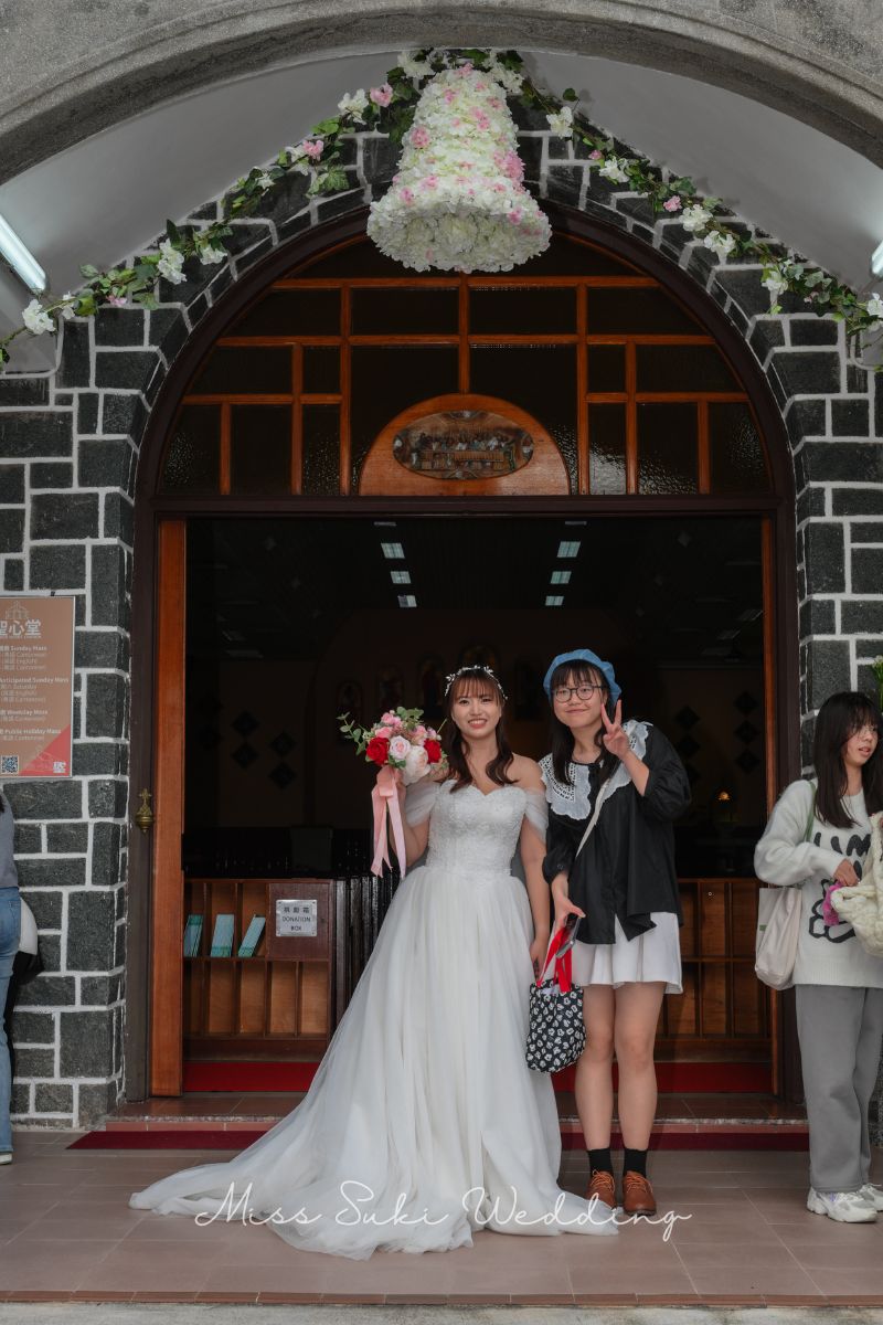 婚禮新娘婚紗，香港婚紗店，婚紗租借，香港婚紗租借，香港婚紗店推薦，新娘婚紗租借，新娘婚紗租借價錢，輕婚紗推薦，輕婚紗價錢，拖尾婚紗，魚尾婚紗，婚紗店推薦，觀塘婚紗店，婚紗禮服租借價錢，媽媽衫，奶奶衫，婚禮服裝，婚紗店推介，新娘晚裝價錢，A line晚裝，晚裝推薦，宴會晚裝推介，新娘婚紗，婚紗攝影，平腳婚紗，婚紗頭紗，婚紗店香港，婚紗租借推薦，婚紗租借推介，婚紗租借費用，婚紗租借推薦香港，組婚紗幾錢，組婚紗香港