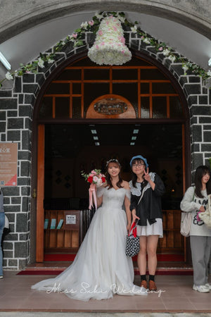 婚禮新娘婚紗，香港婚紗店，婚紗租借，香港婚紗租借，香港婚紗店推薦，新娘婚紗租借，新娘婚紗租借價錢，輕婚紗推薦，輕婚紗價錢，拖尾婚紗，魚尾婚紗，婚紗店推薦，觀塘婚紗店，婚紗禮服租借價錢，媽媽衫，奶奶衫，婚禮服裝，婚紗店推介，新娘晚裝價錢，A line晚裝，晚裝推薦，宴會晚裝推介，新娘婚紗，婚紗攝影，平腳婚紗，婚紗頭紗，婚紗店香港，婚紗租借推薦，婚紗租借推介，婚紗租借費用，婚紗租借推薦香港，組婚紗幾錢，組婚紗香港