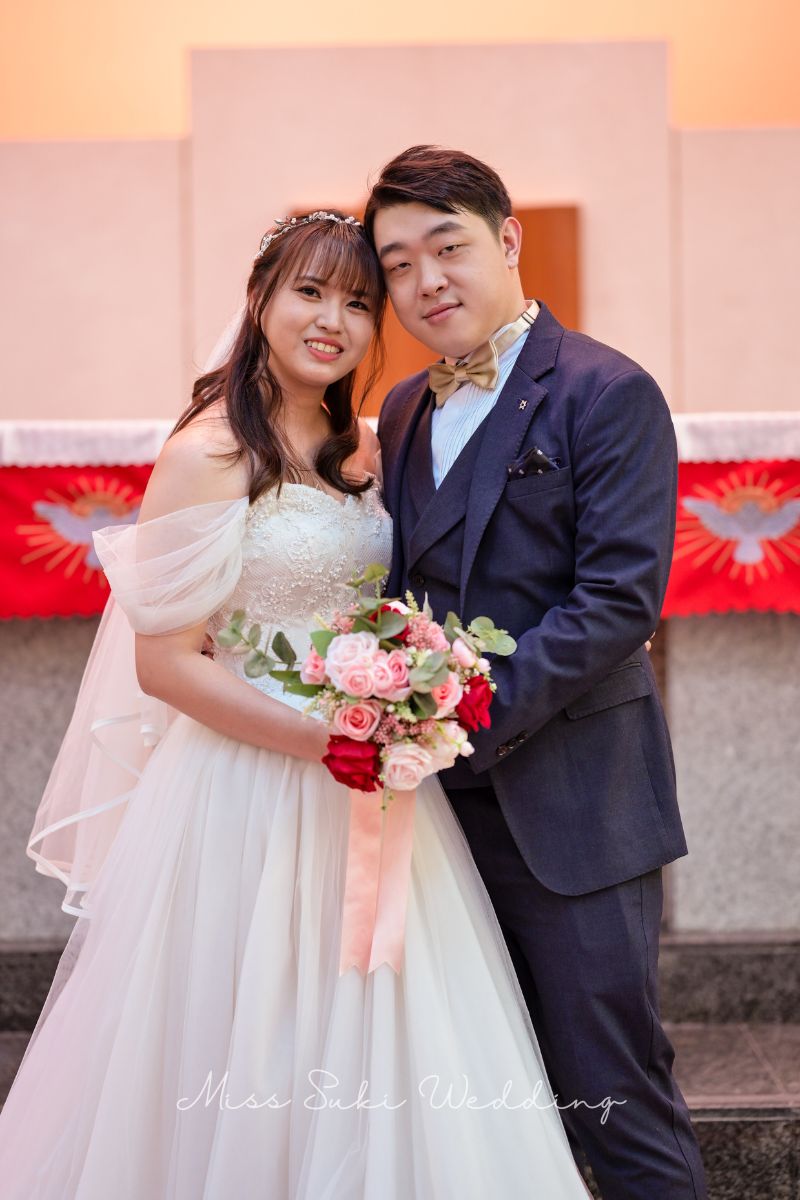 婚禮新娘婚紗，香港婚紗店，婚紗租借，香港婚紗租借，香港婚紗店推薦，新娘婚紗租借，新娘婚紗租借價錢，輕婚紗推薦，輕婚紗價錢，拖尾婚紗，魚尾婚紗，婚紗店推薦，觀塘婚紗店，婚紗禮服租借價錢，媽媽衫，奶奶衫，婚禮服裝，婚紗店推介，新娘晚裝價錢，A line晚裝，晚裝推薦，宴會晚裝推介，新娘婚紗，婚紗攝影，平腳婚紗，婚紗頭紗，婚紗店香港，婚紗租借推薦，婚紗租借推介，婚紗租借費用，婚紗租借推薦香港，組婚紗幾錢，組婚紗香港