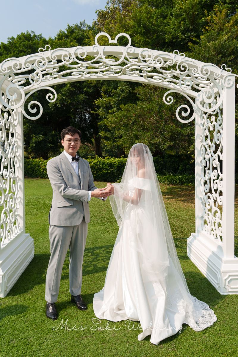 婚禮新娘婚紗，香港婚紗店，婚紗租借，香港婚紗租借，香港婚紗店推薦，新娘婚紗租借，新娘婚紗租借價錢，輕婚紗推薦，輕婚紗價錢，拖尾婚紗，魚尾婚紗，婚紗店推薦，觀塘婚紗店，婚紗禮服租借價錢，媽媽衫，奶奶衫，婚禮服裝，婚紗店推介，新娘晚裝價錢，A line晚裝，晚裝推薦，宴會晚裝推介，新娘婚紗，婚紗攝影，平腳婚紗，婚紗頭紗，婚紗店香港，婚紗租借推薦，婚紗租借推介，婚紗租借費用，婚紗租借推薦香港，組婚紗幾錢，組婚紗香港