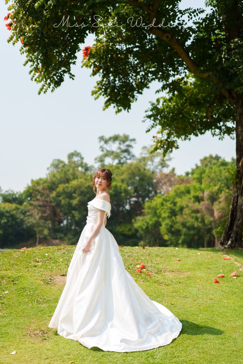 婚禮新娘婚紗，香港婚紗店，婚紗租借，香港婚紗租借，香港婚紗店推薦，新娘婚紗租借，新娘婚紗租借價錢，輕婚紗推薦，輕婚紗價錢，拖尾婚紗，魚尾婚紗，婚紗店推薦，觀塘婚紗店，婚紗禮服租借價錢，媽媽衫，奶奶衫，婚禮服裝，婚紗店推介，新娘晚裝價錢，A line晚裝，晚裝推薦，宴會晚裝推介，新娘婚紗，婚紗攝影，平腳婚紗，婚紗頭紗，婚紗店香港，婚紗租借推薦，婚紗租借推介，婚紗租借費用，婚紗租借推薦香港，組婚紗幾錢，組婚紗香港