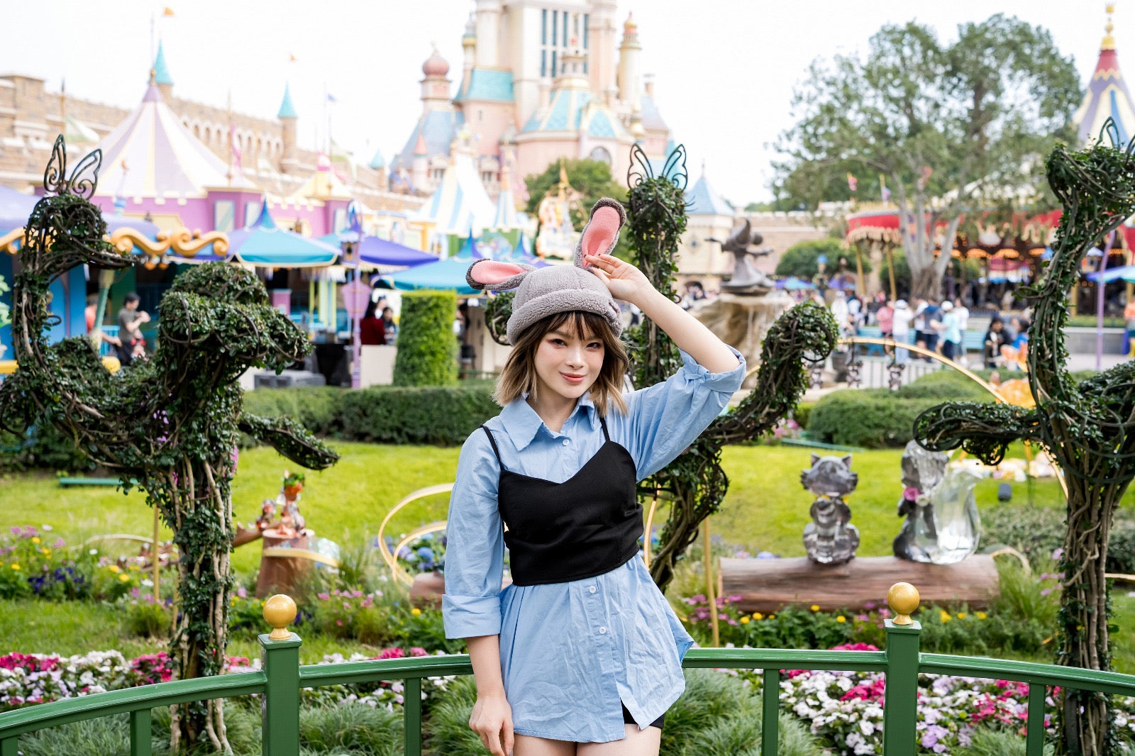 Hong Kong Disneyland Couple Photography Family Photos | Hong Kong Disneyland Photo Shooting