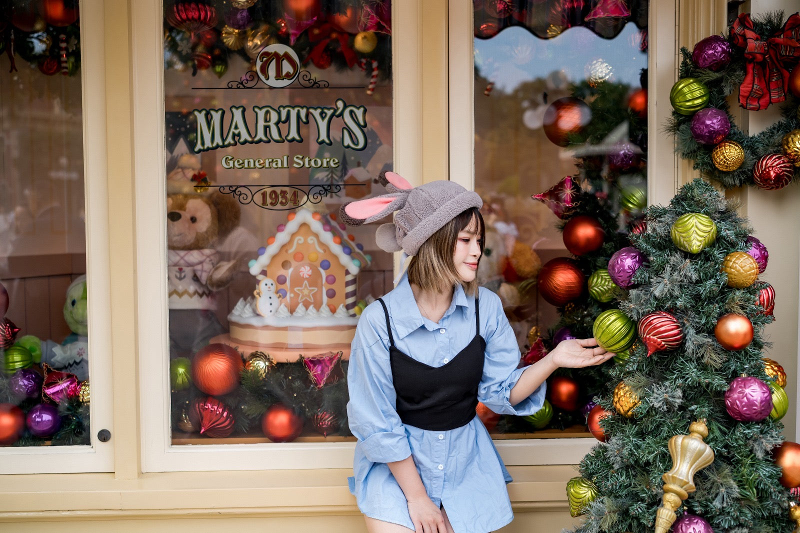 Hong Kong Disneyland Couple Photography Family Photos | Hong Kong Disneyland Photo Shooting