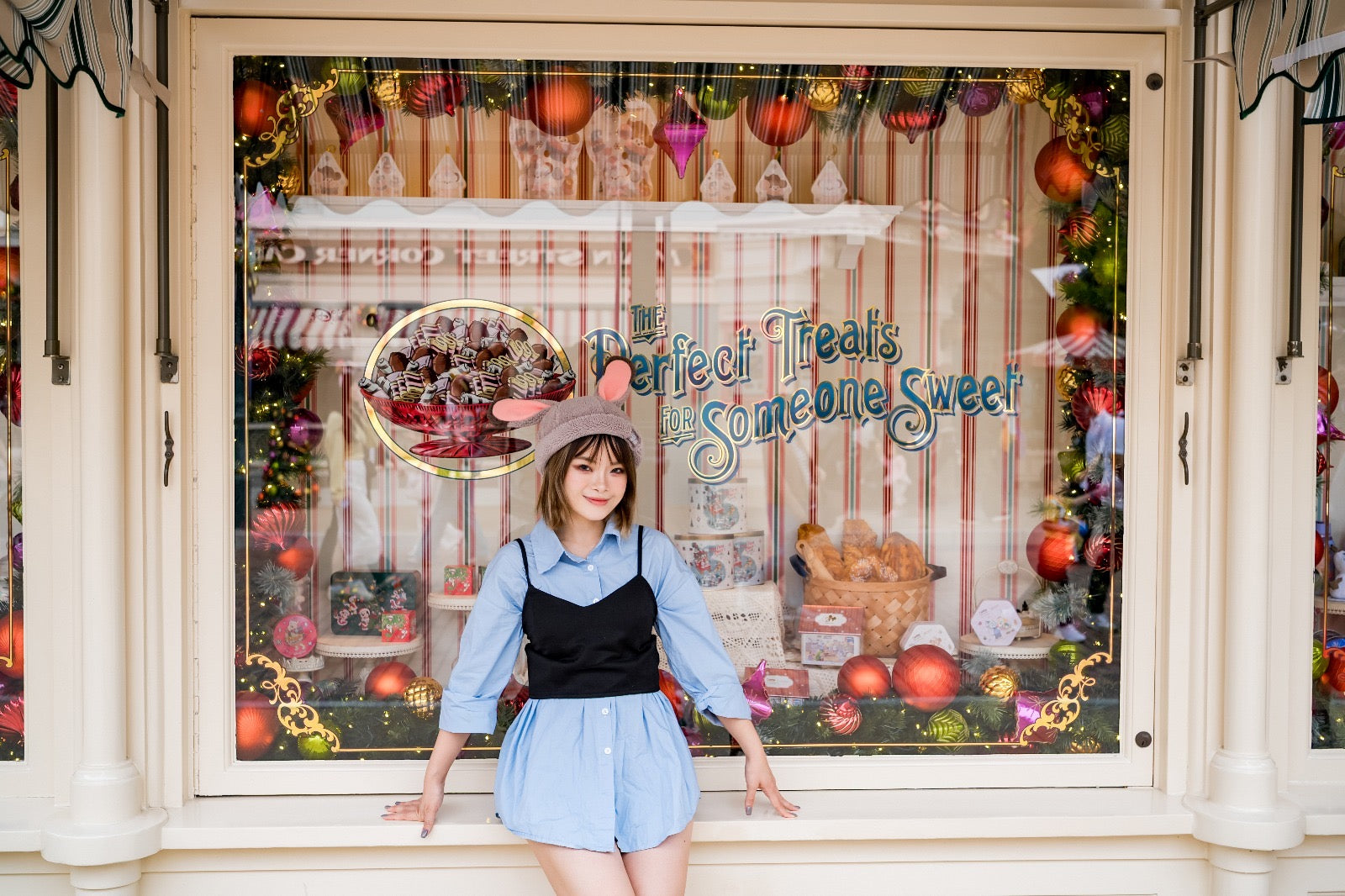 Hong Kong Disneyland Couple Photography Family Photos | Hong Kong Disneyland Photo Shooting