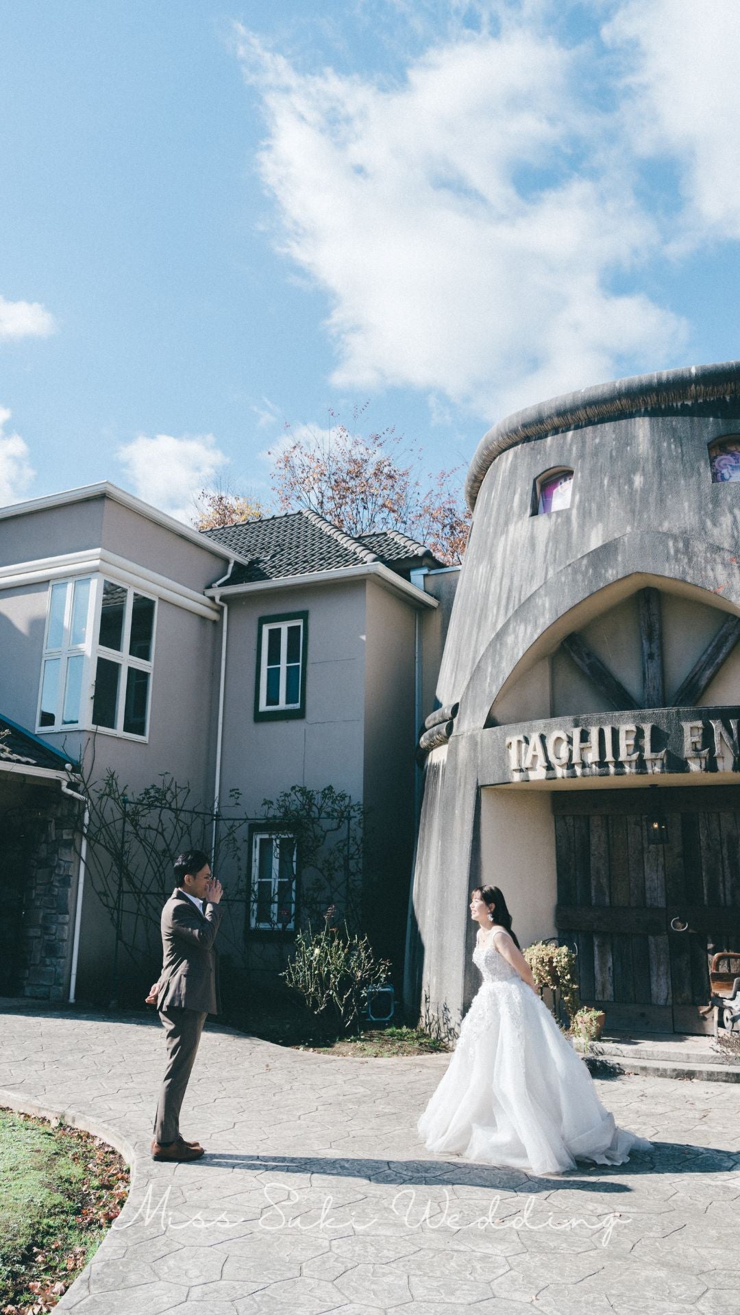 婚禮新娘婚紗，香港婚紗店，婚紗租借，香港婚紗租借，香港婚紗店推薦，新娘婚紗租借，新娘婚紗租借價錢，輕婚紗推薦，輕婚紗價錢，拖尾婚紗，魚尾婚紗，婚紗店推薦，觀塘婚紗店，婚紗禮服租借價錢，媽媽衫，奶奶衫，婚禮服裝，婚紗店推介，新娘晚裝價錢，A line晚裝，晚裝推薦，宴會晚裝推介，新娘婚紗，婚紗攝影，平腳婚紗，婚紗頭紗，婚紗店香港，婚紗租借推薦，婚紗租借推介，婚紗租借費用，婚紗租借推薦香港，組婚紗幾錢，組婚紗香港