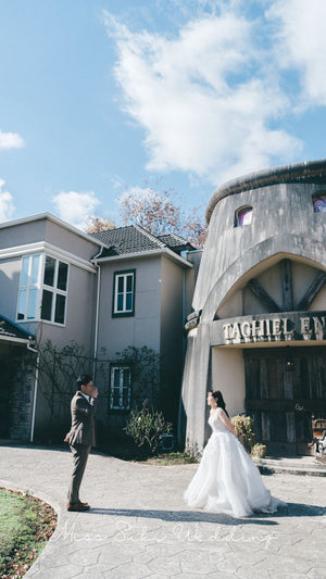 婚禮新娘婚紗，香港婚紗店，婚紗租借，香港婚紗租借，香港婚紗店推薦，新娘婚紗租借，新娘婚紗租借價錢，輕婚紗推薦，輕婚紗價錢，拖尾婚紗，魚尾婚紗，婚紗店推薦，觀塘婚紗店，婚紗禮服租借價錢，媽媽衫，奶奶衫，婚禮服裝，婚紗店推介，新娘晚裝價錢，A line晚裝，晚裝推薦，宴會晚裝推介，新娘婚紗，婚紗攝影，平腳婚紗，婚紗頭紗，婚紗店香港，婚紗租借推薦，婚紗租借推介，婚紗租借費用，婚紗租借推薦香港，組婚紗幾錢，組婚紗香港