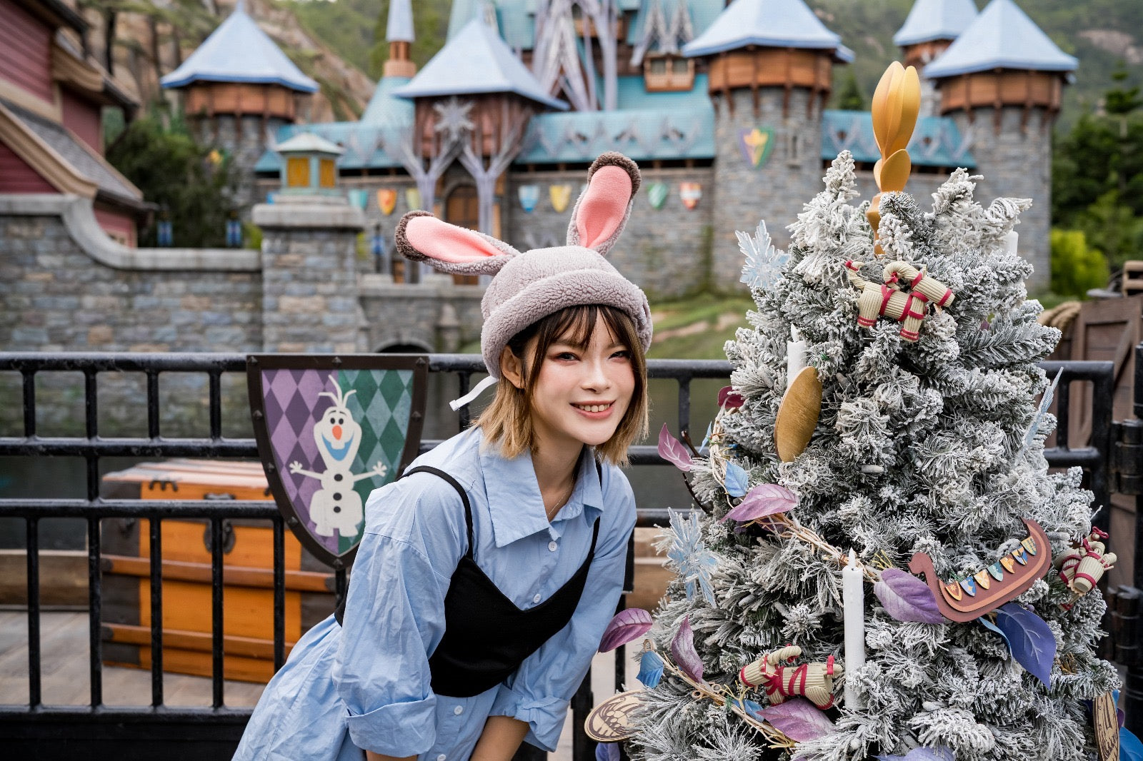 Hong Kong Disneyland Couple Photography Family Photos | Hong Kong Disneyland Photo Shooting