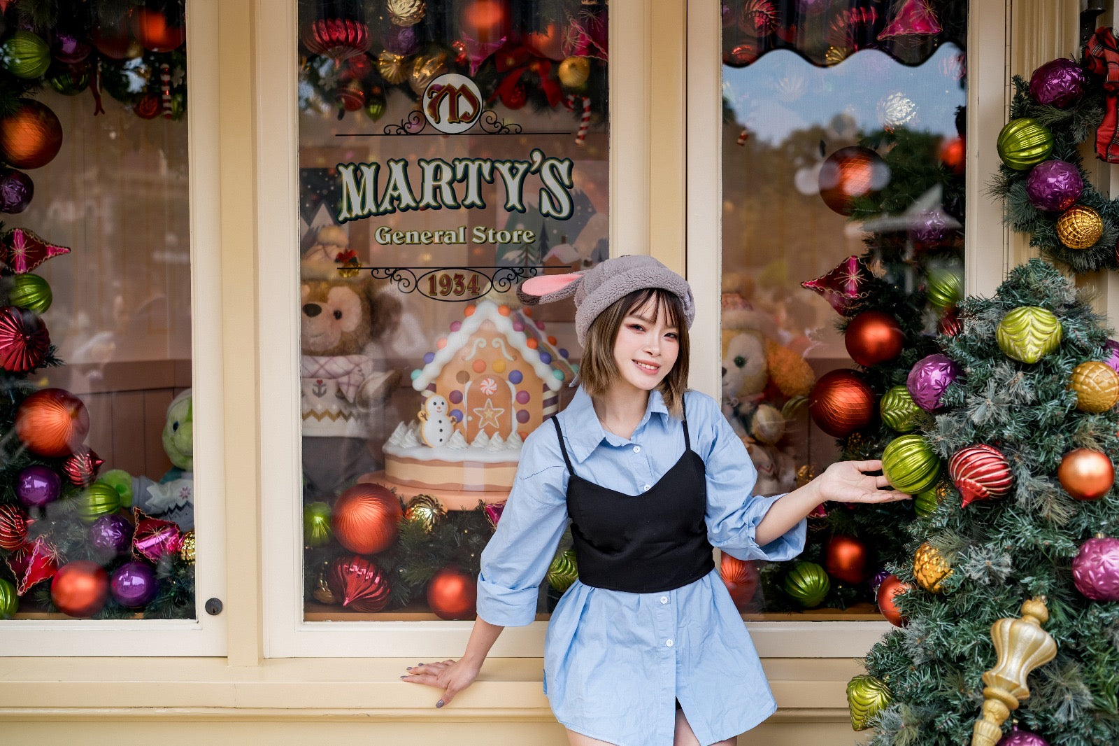 Hong Kong Disneyland Couple Photography Family Photos | Hong Kong Disneyland Photo Shooting