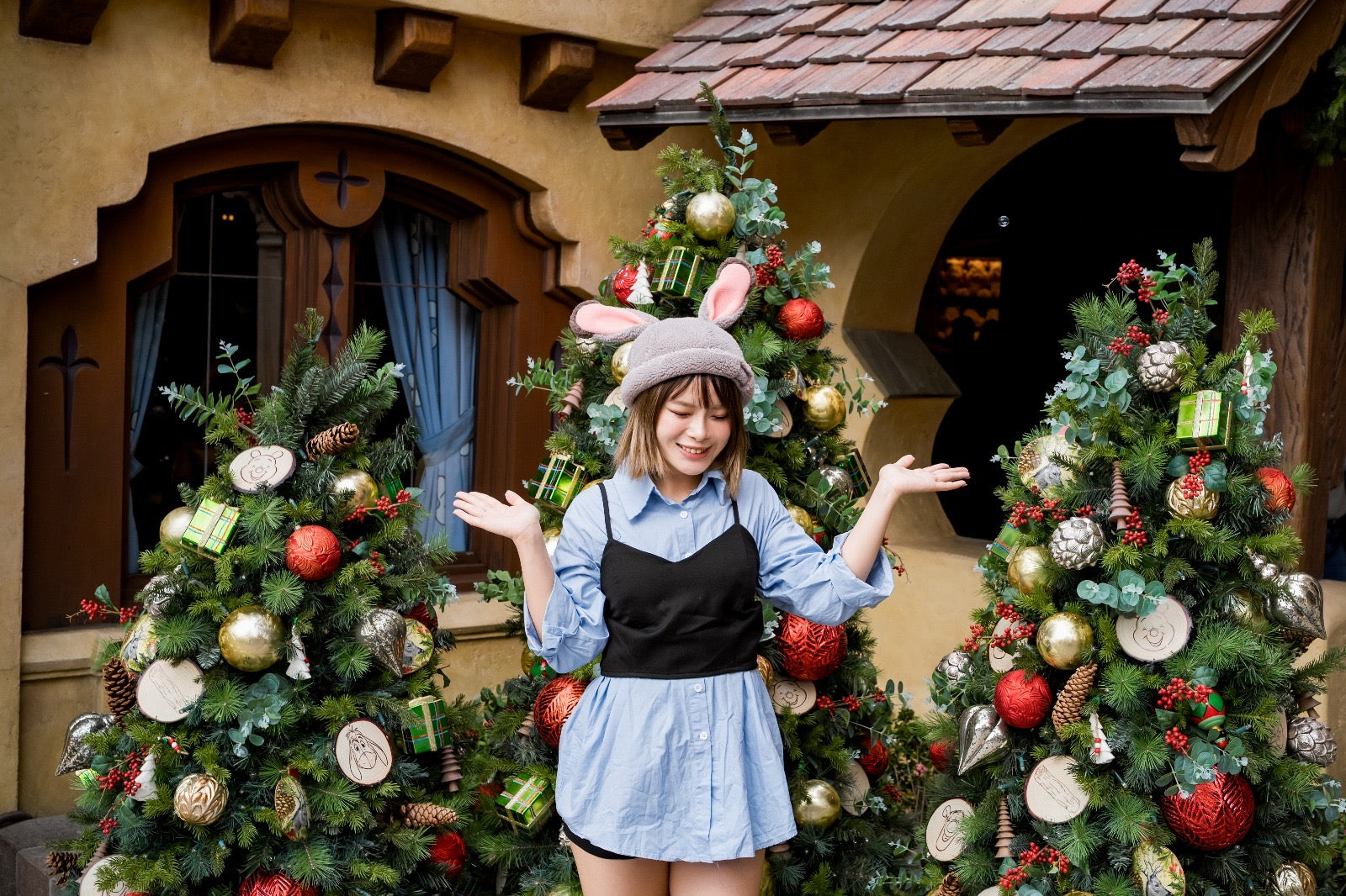 Hong Kong Disneyland Couple Photography Family Photos | Hong Kong Disneyland Photo Shooting