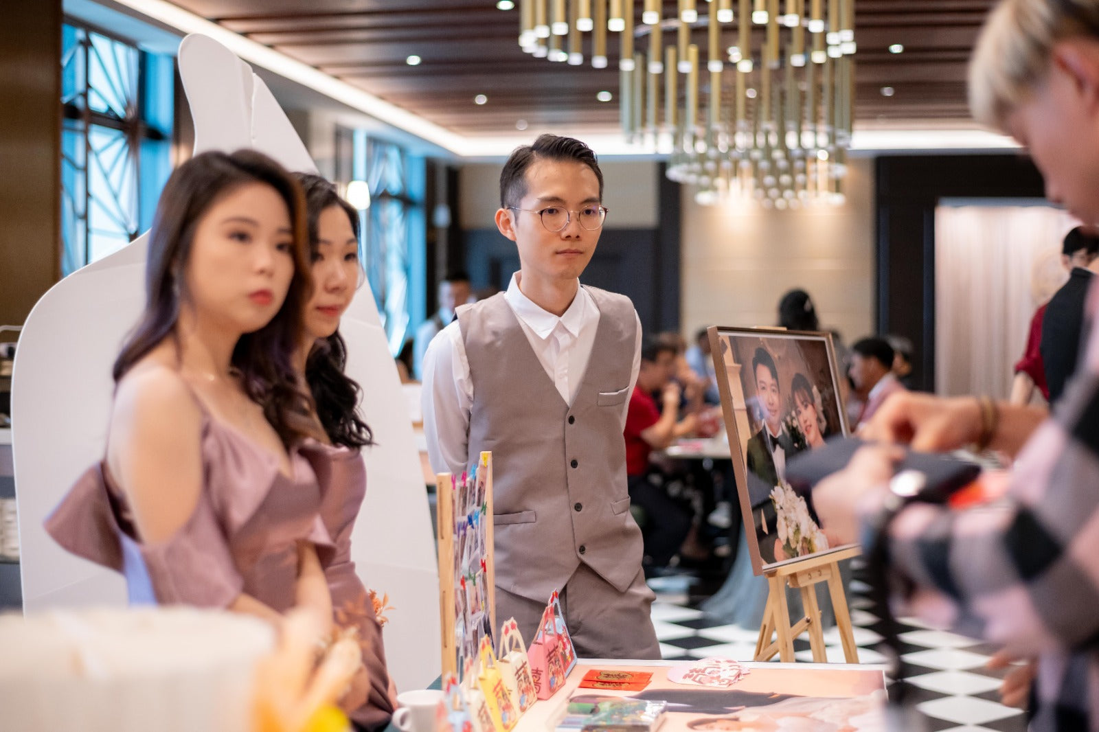 珀麗酒店婚宴自助餐，婚宴午宴推介，婚宴晚宴推介，一站式婚禮服務，一站式婚宴服務，酒店婚宴，婚宴場地推介，婚宴場地，擺酒場地，西式自助餐婚宴，婚宴一條龍，婚禮一條龍，新娘化妝，婚禮攝影錄影，Prewedding，出門套房，敬茶套房，新娘行政套房，註冊攝影套餐，婚宴證婚套餐，輕婚禮場地推介，輕婚宴，微婚宴