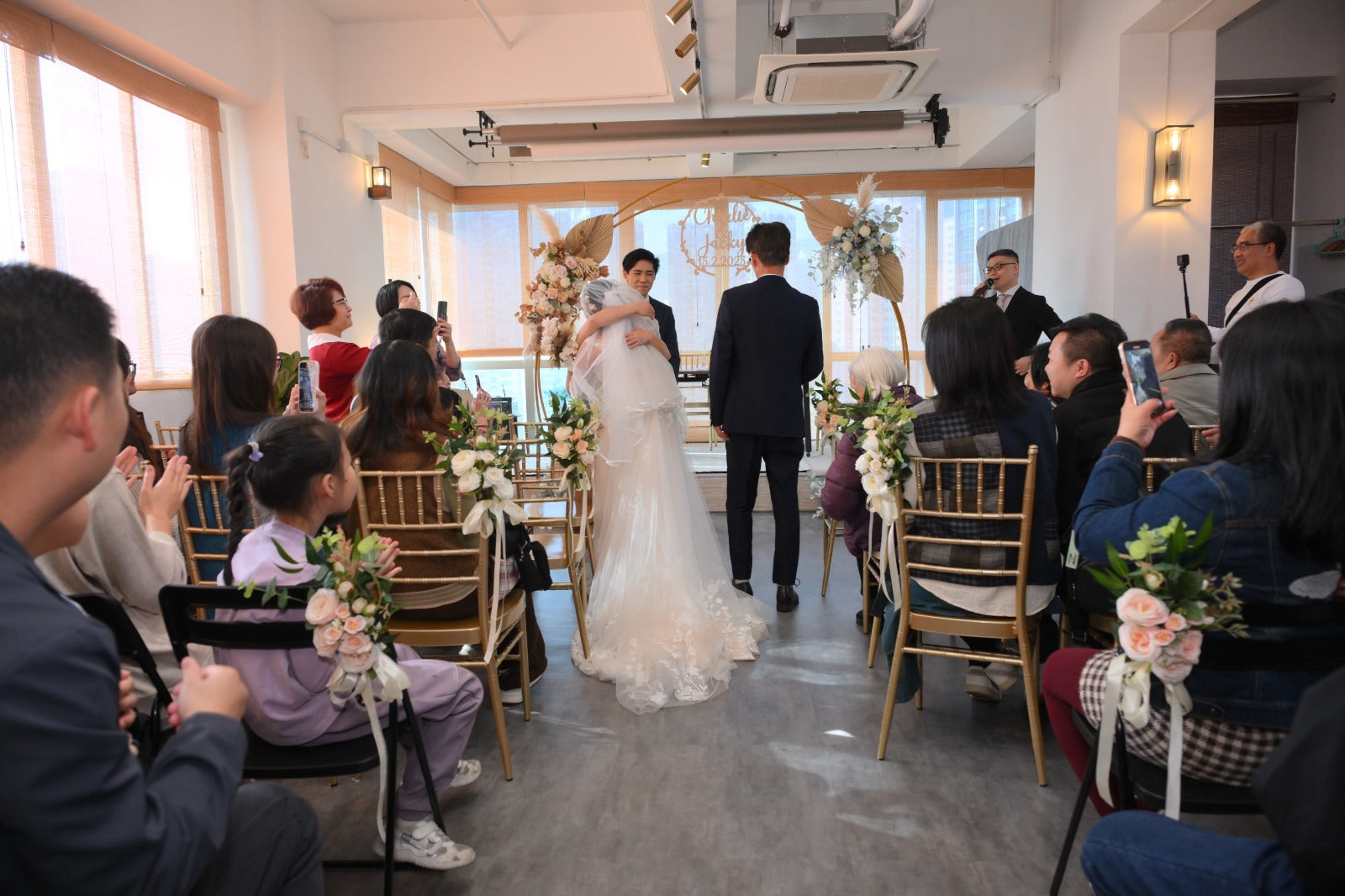 證婚場地，輕婚禮場地，輕婚禮證婚場地，註冊證婚場地，輕婚禮場地價錢，輕婚禮場地推薦，證婚場地價錢，證婚場地推介，證婚律師，證婚場地套餐，證婚場地一條龍套餐，九龍區證婚場地香港證婚場地, 香港證婚場地2024, 證婚場地, 證婚場地介紹, 香港結婚場地, 證婚場地2024, 香港一站式婚禮2024, 輕婚禮, 小型證婚, 香港證婚加Cocktail party, 香港婚宴場地推薦2024，香港證婚場地推薦2024，香港證婚，香港證婚2024，香港草地證婚場地，香港草地證婚，香港草地證婚推薦，香港草地證婚2024，香港遊艇證婚，香港遊艇證婚2024，香港遊艇證婚推薦，香港遊艇推薦2024，香港室內小型證婚，香港室內證婚，香港室內證婚場地2024