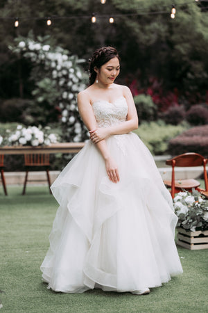 婚禮新娘婚紗，香港婚紗店，婚紗租借，香港婚紗租借，香港婚紗店推薦，新娘婚紗租借，新娘婚紗租借價錢，輕婚紗推薦，輕婚紗價錢，拖尾婚紗，魚尾婚紗，婚紗店推薦，觀塘婚紗店，婚紗禮服租借價錢，媽媽衫，奶奶衫，婚禮服裝，婚紗店推介，新娘晚裝價錢，A line晚裝，晚裝推薦，宴會晚裝推介，新娘婚紗，婚紗攝影，平腳婚紗，婚紗頭紗，婚紗店香港，婚紗租借推薦，婚紗租借推介，婚紗租借費用，婚紗租借推薦香港，組婚紗幾錢，組婚紗香港