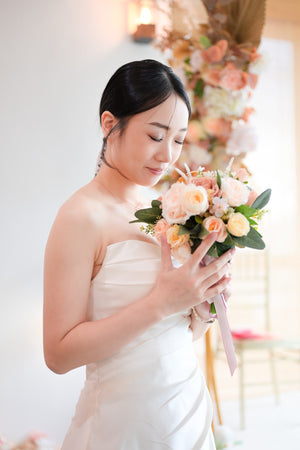 婚禮新娘婚紗，香港婚紗店，婚紗租借，香港婚紗租借，香港婚紗店推薦，新娘婚紗租借，新娘婚紗租借價錢，輕婚紗推薦，輕婚紗價錢，拖尾婚紗，魚尾婚紗，婚紗店推薦，觀塘婚紗店，婚紗禮服租借價錢，媽媽衫，奶奶衫，婚禮服裝，婚紗店推介，新娘晚裝價錢，A line晚裝，晚裝推薦，宴會晚裝推介，新娘婚紗，婚紗攝影，平腳婚紗，婚紗頭紗，婚紗店香港，婚紗租借推薦，婚紗租借推介，婚紗租借費用，婚紗租借推薦香港，組婚紗幾錢，組婚紗香港