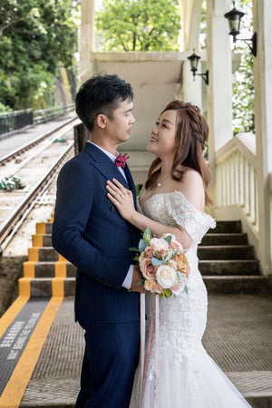 婚禮新娘婚紗，香港婚紗店，婚紗租借，香港婚紗租借，香港婚紗店推薦，新娘婚紗租借，新娘婚紗租借價錢，輕婚紗推薦，輕婚紗價錢，拖尾婚紗，魚尾婚紗，婚紗店推薦，觀塘婚紗店，婚紗禮服租借價錢，媽媽衫，奶奶衫，婚禮服裝，婚紗店推介，新娘晚裝價錢，A line晚裝，晚裝推薦，宴會晚裝推介，新娘婚紗，婚紗攝影，平腳婚紗，婚紗頭紗，婚紗店香港，婚紗租借推薦，婚紗租借推介，婚紗租借費用，婚紗租借推薦香港，組婚紗幾錢，組婚紗香港