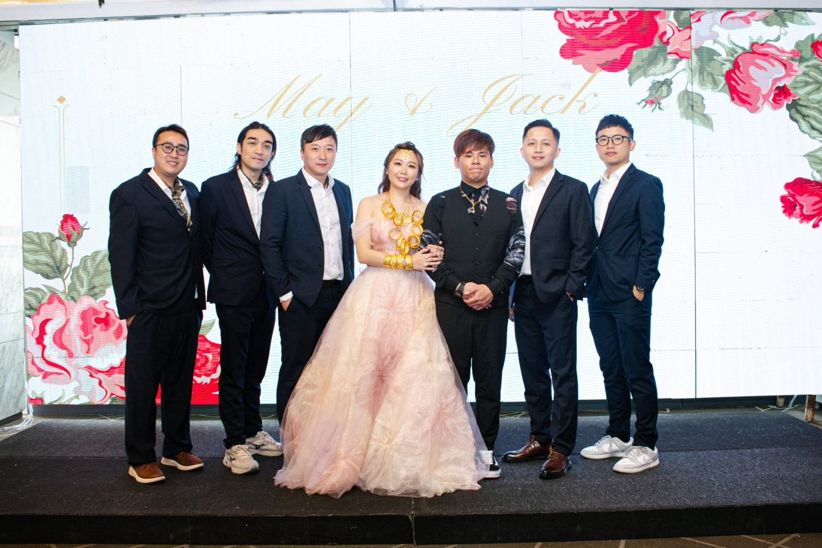 婚禮新娘婚紗，香港婚紗店，婚紗租借，香港婚紗租借，香港婚紗店推薦，新娘婚紗租借，新娘婚紗租借價錢，輕婚紗推薦，輕婚紗價錢，拖尾婚紗，魚尾婚紗，婚紗店推薦，觀塘婚紗店，婚紗禮服租借價錢，媽媽衫，奶奶衫，婚禮服裝，婚紗店推介，新娘晚裝價錢，A line晚裝，晚裝推薦，宴會晚裝推介，新娘婚紗，婚紗攝影，平腳婚紗，婚紗頭紗，婚紗店香港，婚紗租借推薦，婚紗租借推介，婚紗租借費用，婚紗租借推薦香港，組婚紗幾錢，組婚紗香港