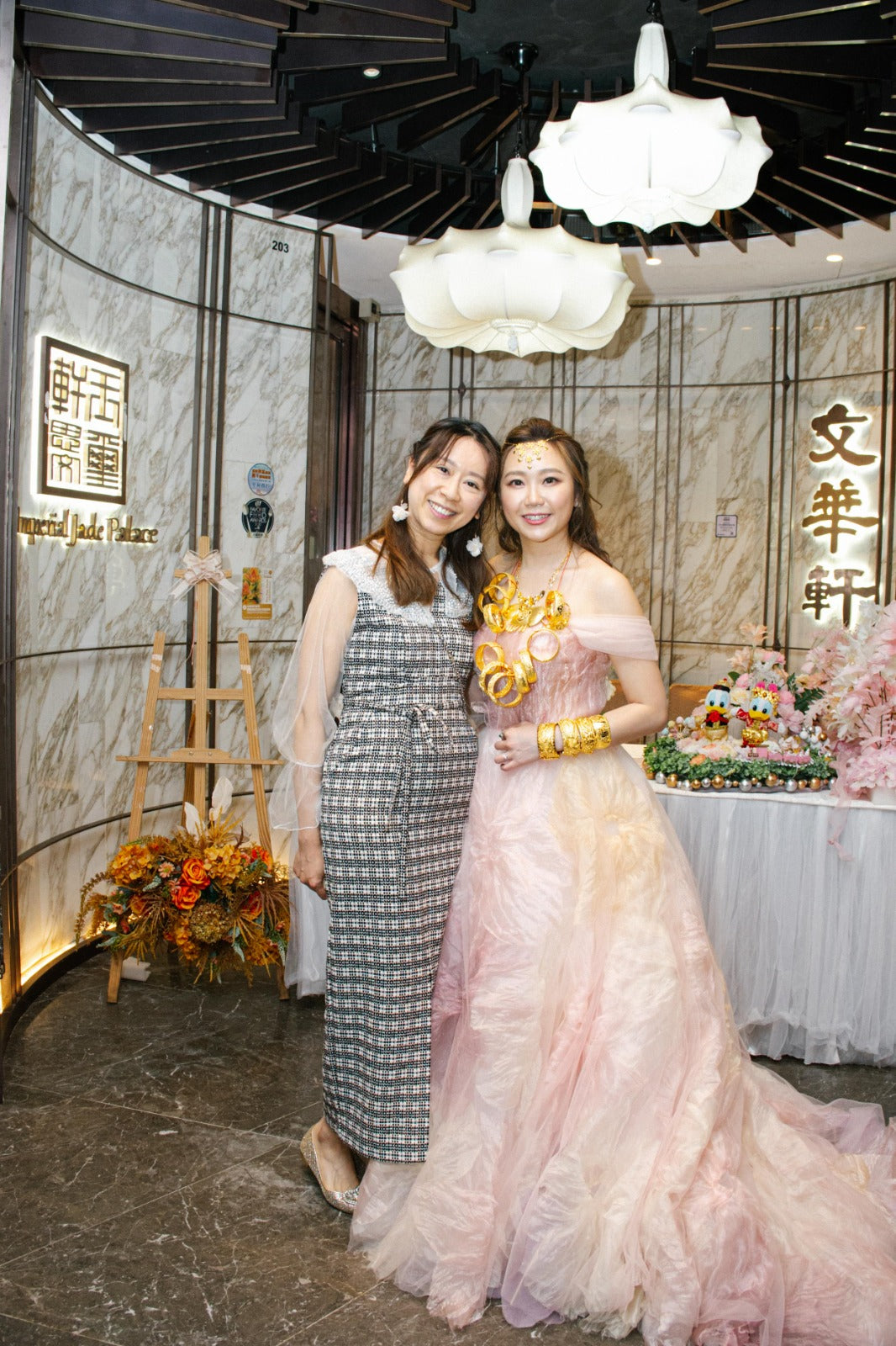 婚禮新娘婚紗，香港婚紗店，婚紗租借，香港婚紗租借，香港婚紗店推薦，新娘婚紗租借，新娘婚紗租借價錢，輕婚紗推薦，輕婚紗價錢，拖尾婚紗，魚尾婚紗，婚紗店推薦，觀塘婚紗店，婚紗禮服租借價錢，媽媽衫，奶奶衫，婚禮服裝，婚紗店推介，新娘晚裝價錢，A line晚裝，晚裝推薦，宴會晚裝推介，新娘婚紗，婚紗攝影，平腳婚紗，婚紗頭紗，婚紗店香港，婚紗租借推薦，婚紗租借推介，婚紗租借費用，婚紗租借推薦香港，組婚紗幾錢，組婚紗香港