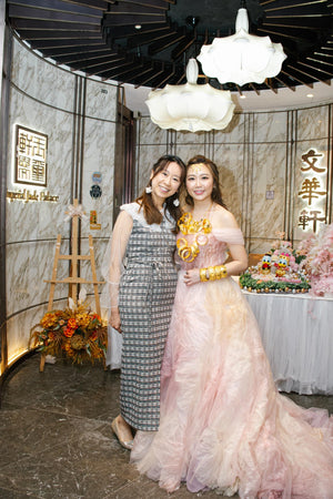 婚禮新娘婚紗，香港婚紗店，婚紗租借，香港婚紗租借，香港婚紗店推薦，新娘婚紗租借，新娘婚紗租借價錢，輕婚紗推薦，輕婚紗價錢，拖尾婚紗，魚尾婚紗，婚紗店推薦，觀塘婚紗店，婚紗禮服租借價錢，媽媽衫，奶奶衫，婚禮服裝，婚紗店推介，新娘晚裝價錢，A line晚裝，晚裝推薦，宴會晚裝推介，新娘婚紗，婚紗攝影，平腳婚紗，婚紗頭紗，婚紗店香港，婚紗租借推薦，婚紗租借推介，婚紗租借費用，婚紗租借推薦香港，組婚紗幾錢，組婚紗香港