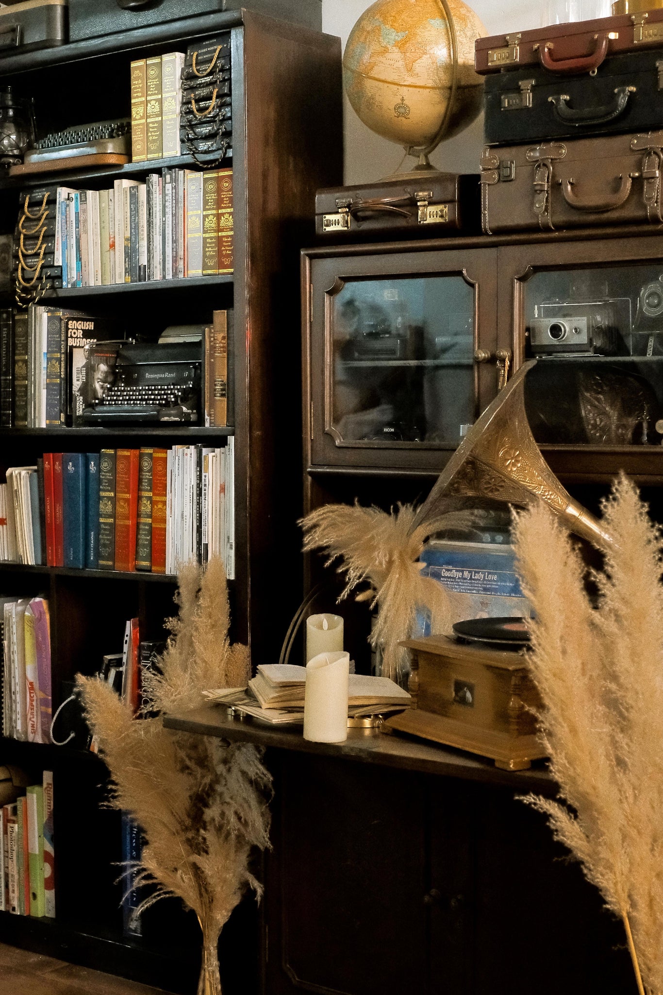 Hong Kong Retro Style Indoor Photo Studio Prewedding Package (Pet Friendly)